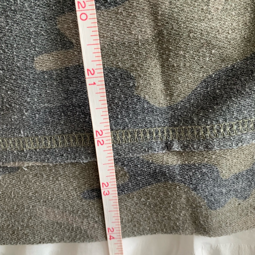 Maurice’s Camo Crew Neck - Picture 13 of 14